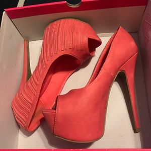 ShoeDazzle Kaleen coral heels 👠